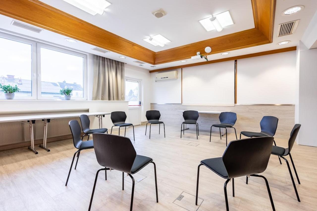 Das Reinisch Hotel - Near Vienna Airport Schwechat Εξωτερικό φωτογραφία